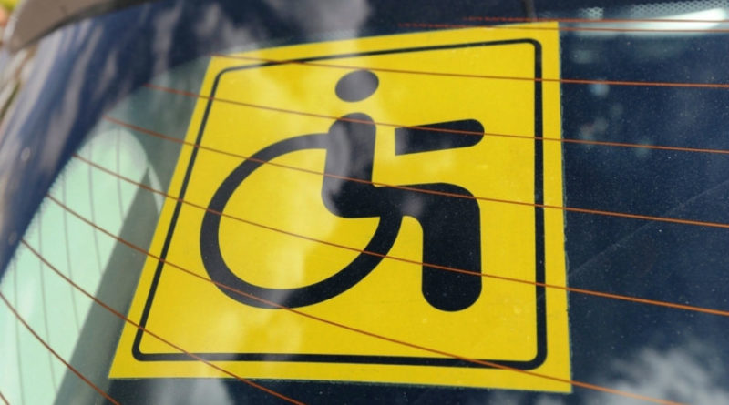 Кому можно устанавливать знак инвалид на автомобиль